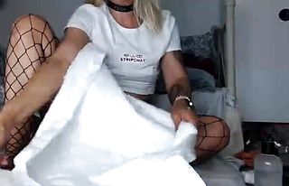 blonde,masturbation,milf,softcore,solo,webcam